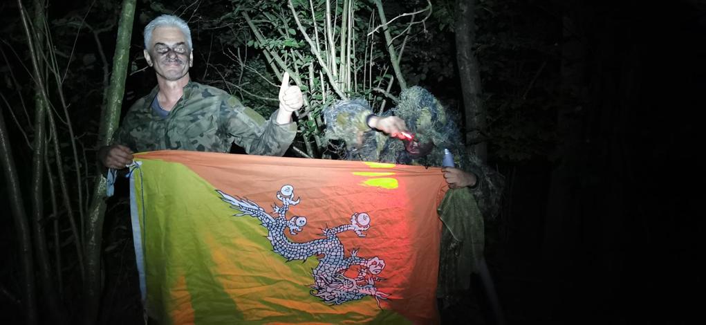 Ojciec i dziecko w kamuflażu